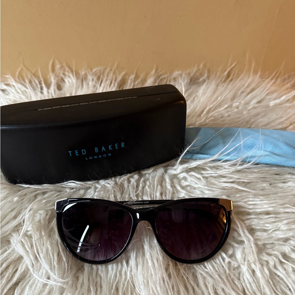 Ted Baker NWOT Chic Black Cat-Eye Sunglasses